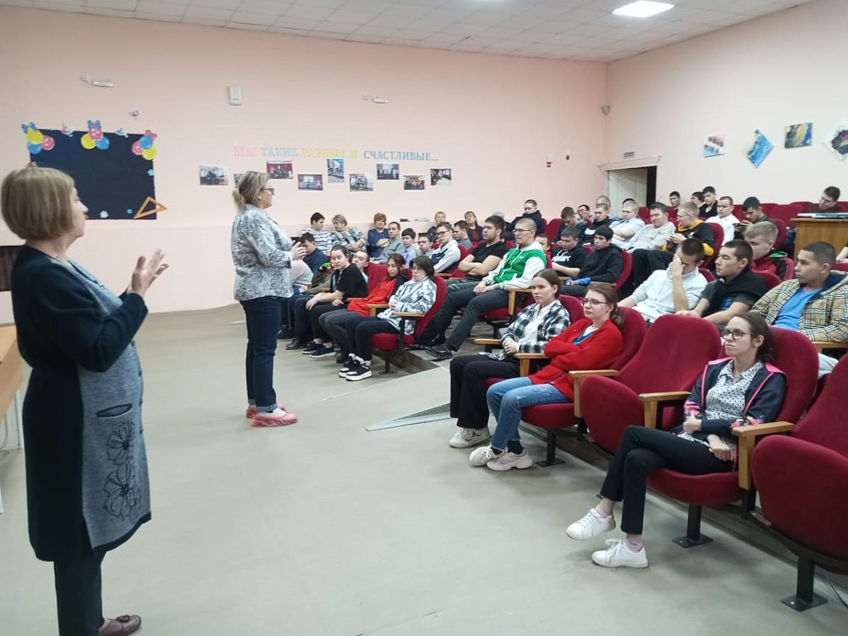 Что такое телефон доверия? На вопросы обучающихся техникума ответила специалист областного центра «Семья»