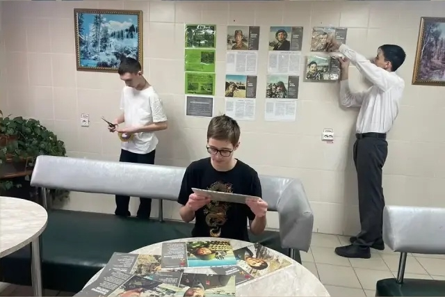 «России верные сыны!»: первокурсники оформили стенд в память о воинах-интернационалистах